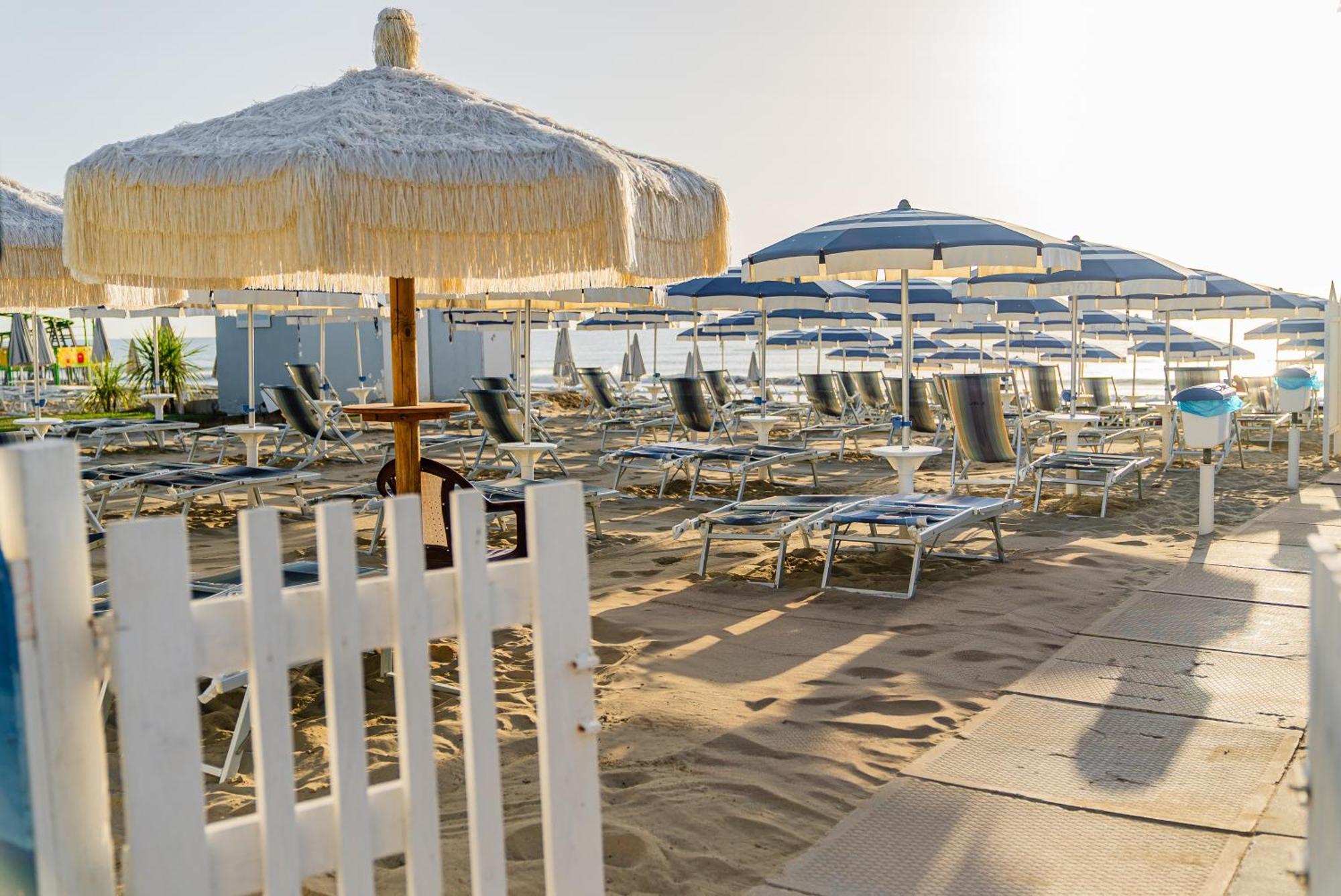 Hotel Joli Alba Adriatica Eksteriør bilde